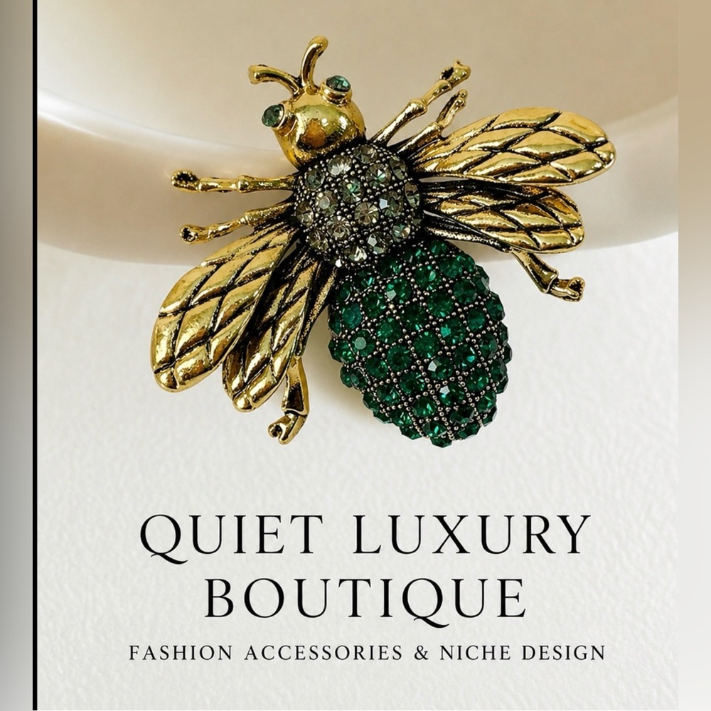 ✨NEW Antique Gold and Green Bee Brooch